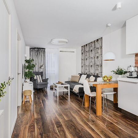 Grzybowska P&O Serviced Apartments Varşovia Exterior foto